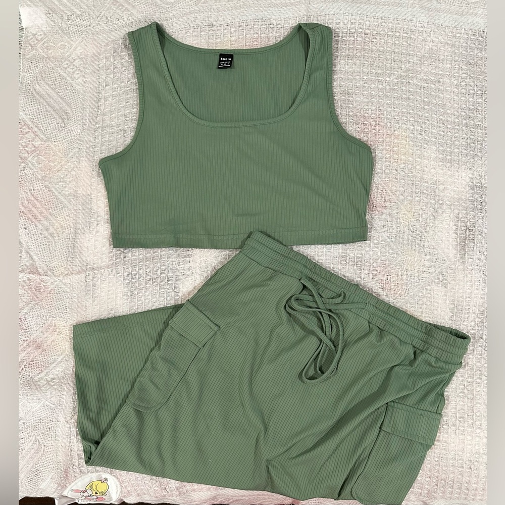 SHEIN Maternity skirt & crop top set